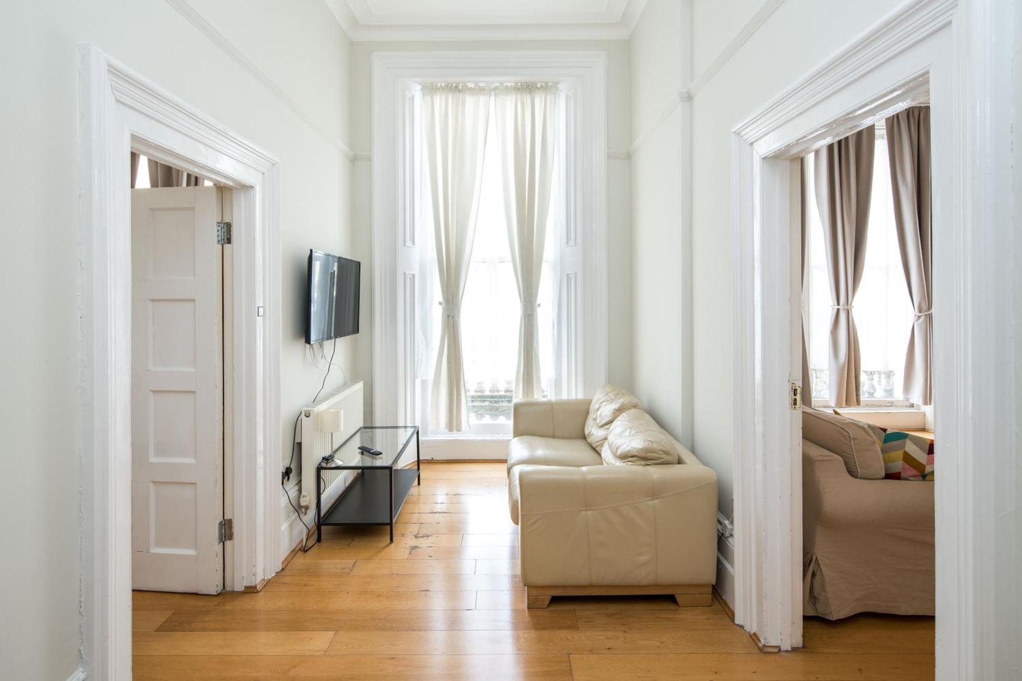 Four Beds By The Station Apartment London Exterior photo