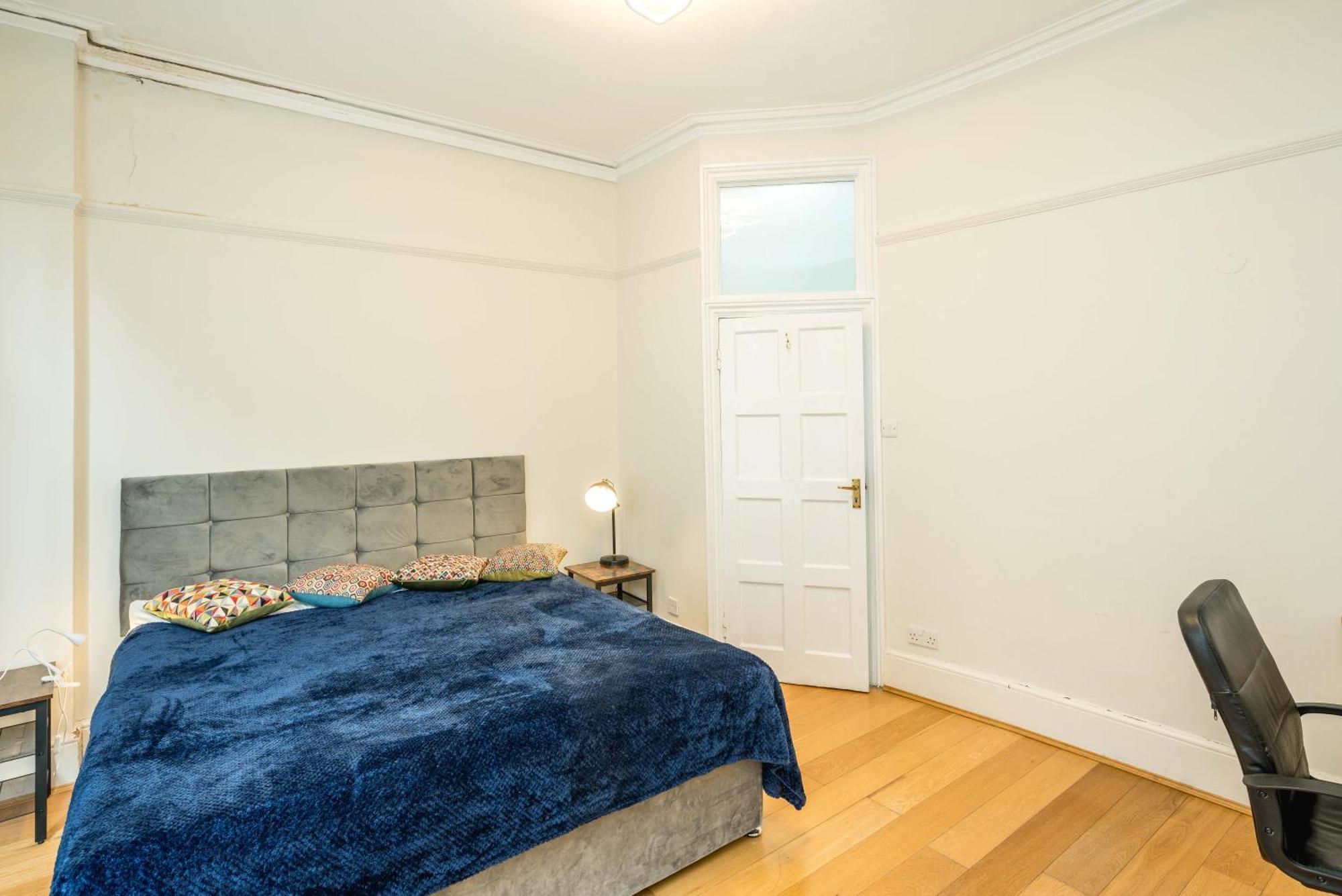Four Beds By The Station Apartment London Exterior photo