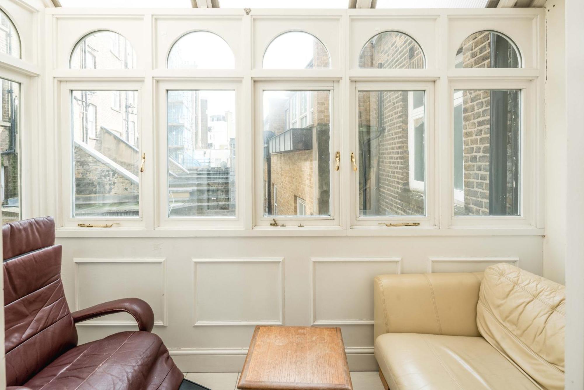 Four Beds By The Station Apartment London Exterior photo