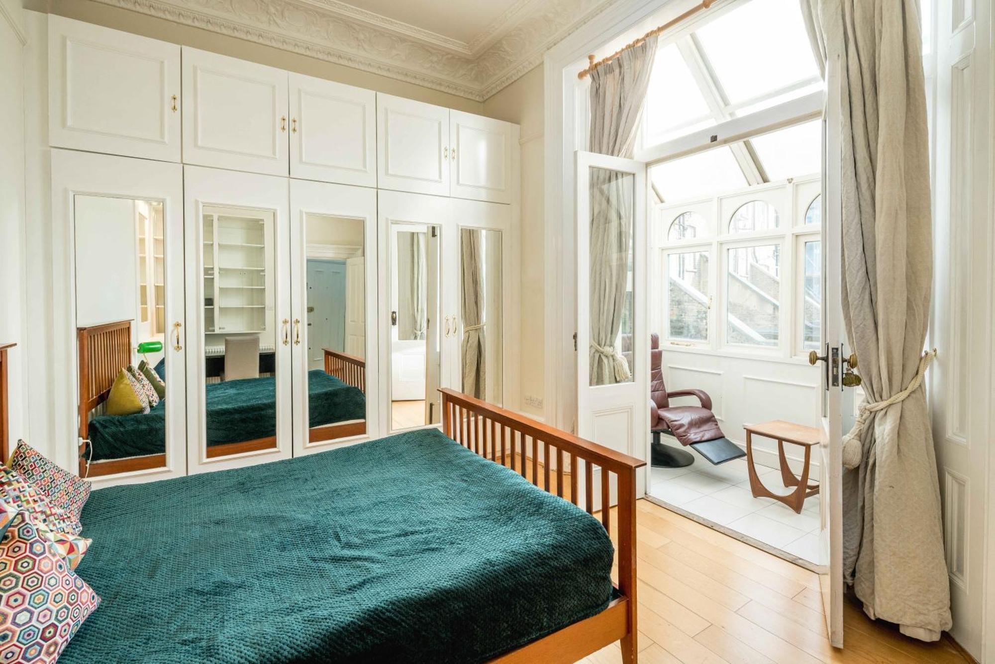 Four Beds By The Station Apartment London Exterior photo
