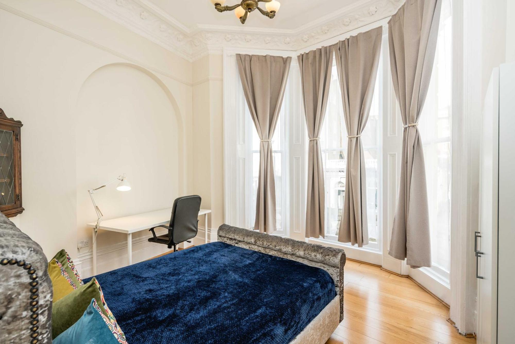 Four Beds By The Station Apartment London Exterior photo