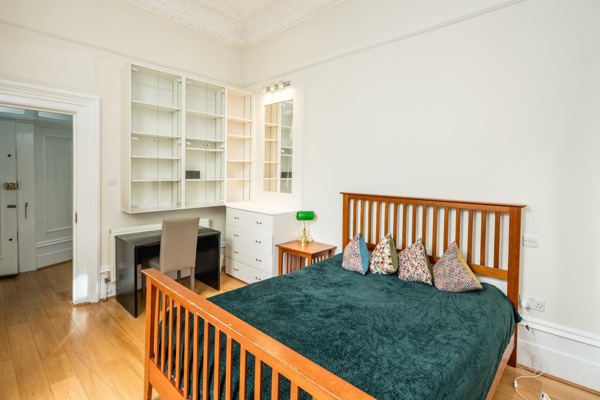 Four Beds By The Station Apartment London Exterior photo