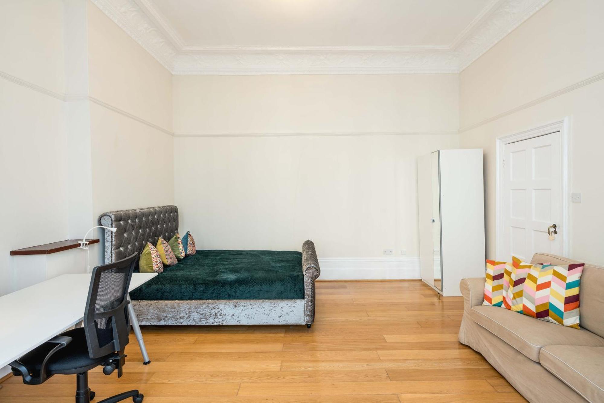 Four Beds By The Station Apartment London Exterior photo